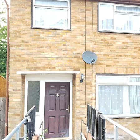 Апартаменты 61 Baker Street Лутон Экстерьер фото