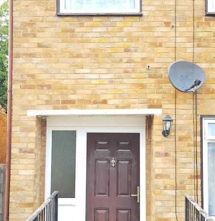Апартаменты 61 Baker Street Лутон Экстерьер фото
