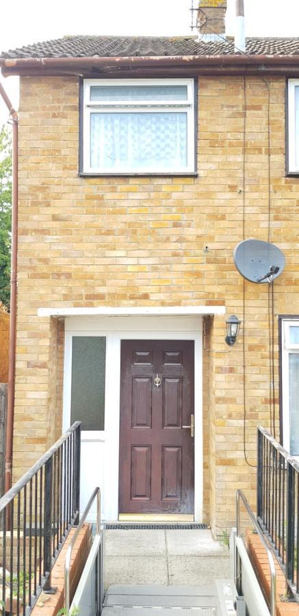 Апартаменты 61 Baker Street Лутон Экстерьер фото